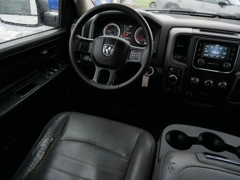 Used 2019 RAM 1500 Tradesman w/ Chrome Appearance Group AWD/4WD image 9