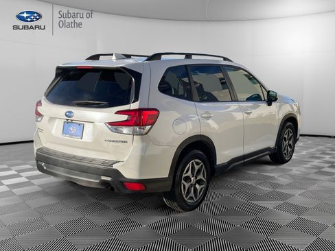 Used 2020 Subaru Forester Premium image 11