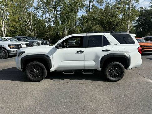 Used 2025 Toyota 4Runner SR5 AWD/4WD image 2