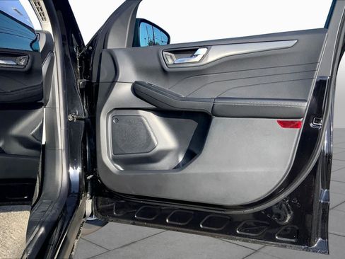 Used 2025 Ford Escape SE FWD image 45
