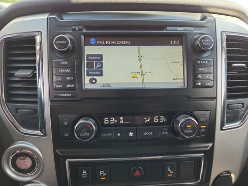 Used 2018 Nissan Titan SV w/ SV Convenience Package image 17