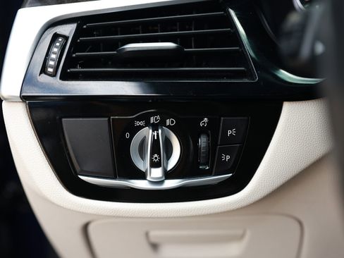 Used 2018 BMW M550i xDrive image 60