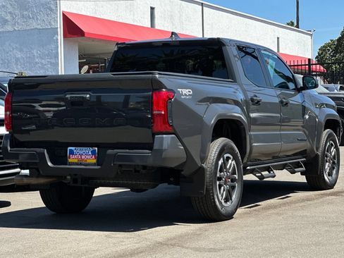 Used 2025 Toyota Tacoma TRD Sport AWD/4WD image 4
