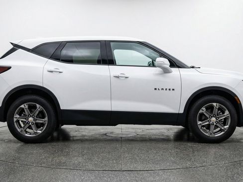 Used 2025 Chevrolet Blazer LT image 11