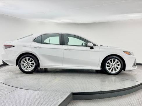 Used 2023 Toyota Camry LE FWD image 9
