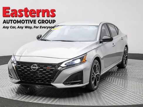 Used 2024 Nissan Altima 2.5 SR image 1