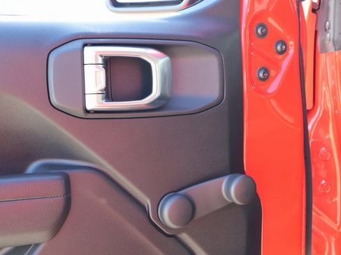 Used 2024 Jeep Gladiator Sport image 21