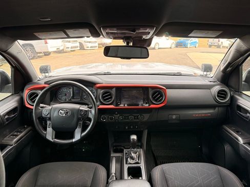 Used 2019 Toyota Tacoma TRD Off-Road image 37