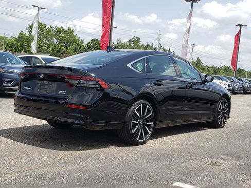Used 2024 Honda Accord Touring image 3