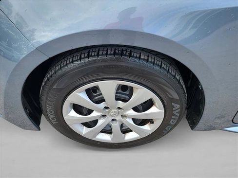Used 2022 Toyota Corolla LE image 9
