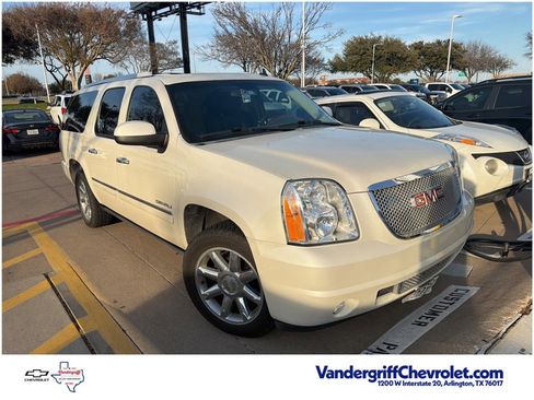 Used 2014 GMC Yukon XL Denali image 1