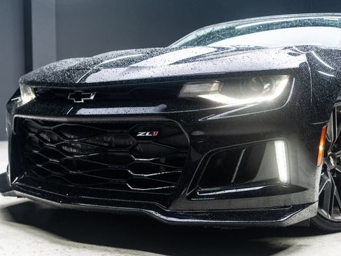 Used 2018 Chevrolet Camaro ZL1 RWD image 4