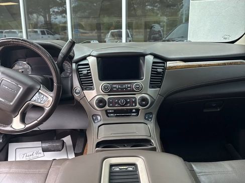 Used 2015 GMC Yukon XL Denali w/ Premium Package image 8