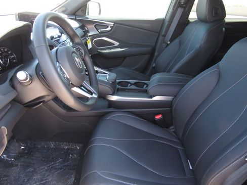 New 2026 Acura RDX SH-AWD image 17