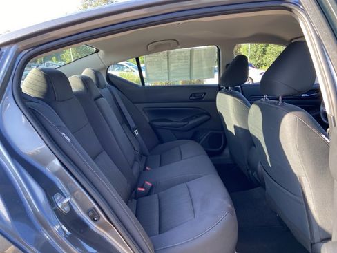 Used 2025 Nissan Altima 2.5 SV FWD image 14