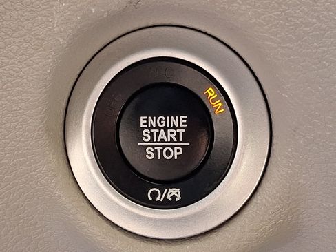 Used 2024 Chrysler Pacifica Touring-L FWD image 29