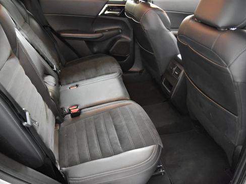 Used 2024 Mitsubishi Outlander SE FWD image 36
