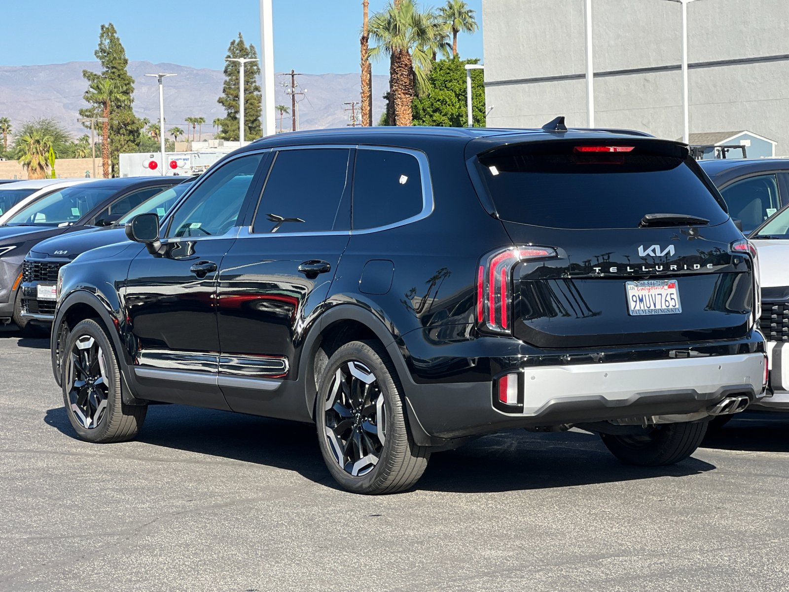 Used 2024 Kia Telluride EX w/ EX Captain's Chair Package FWD image 5