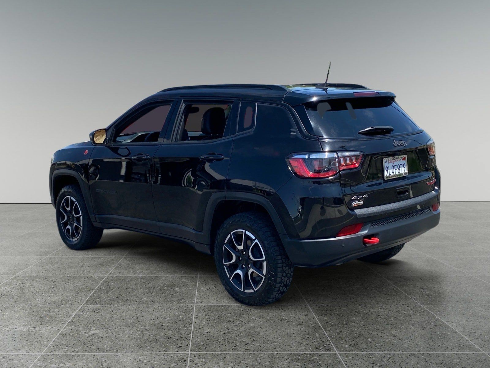 Used 2024 Jeep Compass Trailhawk AWD/4WD image 3