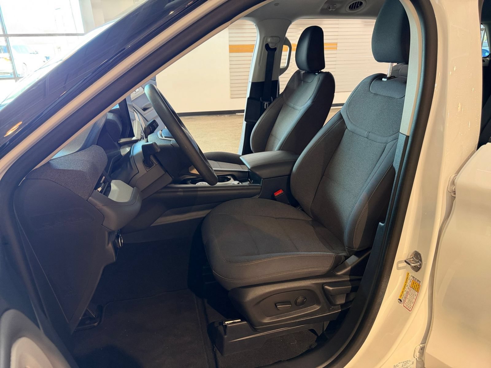 Used 2026 Ford Explorer Active AWD/4WD image 27