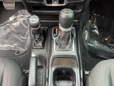 Used 2022 Jeep Wrangler Unlimited Sport image 26