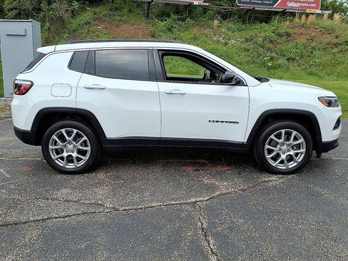 Certified 2024 Jeep Compass Latitude w/ Sun and Sound Group AWD/4WD image 3