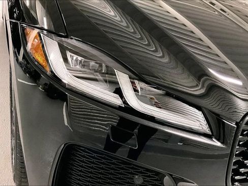 Certified 2025 Jaguar F-PACE R-Dynamic S image 28