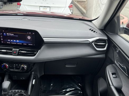 Used 2025 Chevrolet TrailBlazer LT image 33