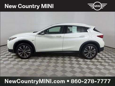 Used 2018 INFINITI QX30 Premium w/ Navigation Package image 4