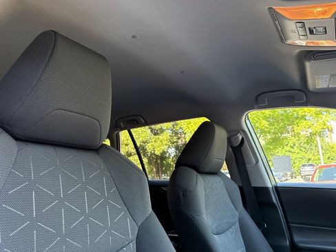 Used 2020 Toyota RAV4 XLE w/ XLE Grade Weather Package AWD/4WD image 18
