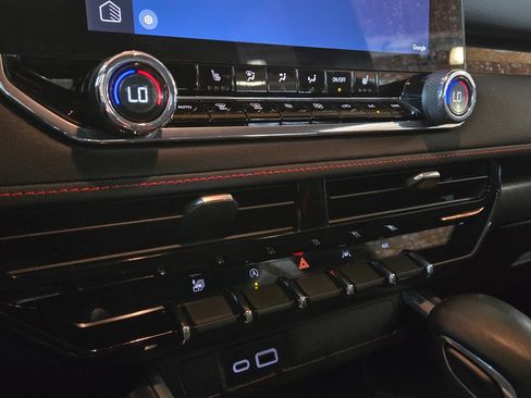 Used 2023 Chevrolet Colorado Z71 w/ Z71 Convenience Package 2 AWD/4WD image 24