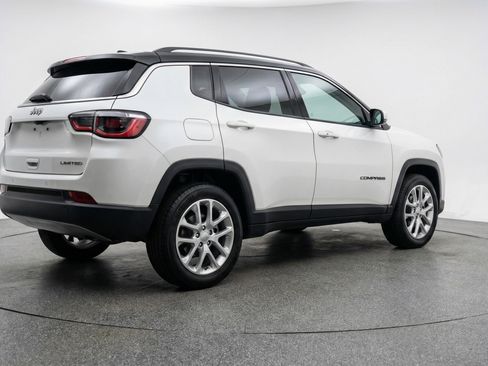 Used 2025 Jeep Compass Limited AWD/4WD image 9