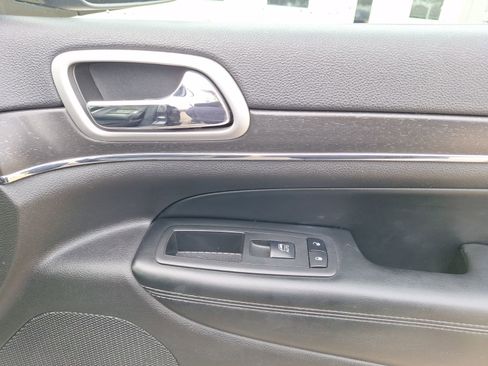 Used 2018 Jeep Grand Cherokee Limited image 36