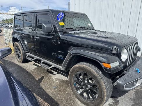 Used 2023 Jeep Wrangler Unlimited Sahara w/ Cold Weather Group AWD/4WD image 13