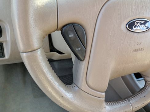 Used 2005 Ford Escape Limited image 26