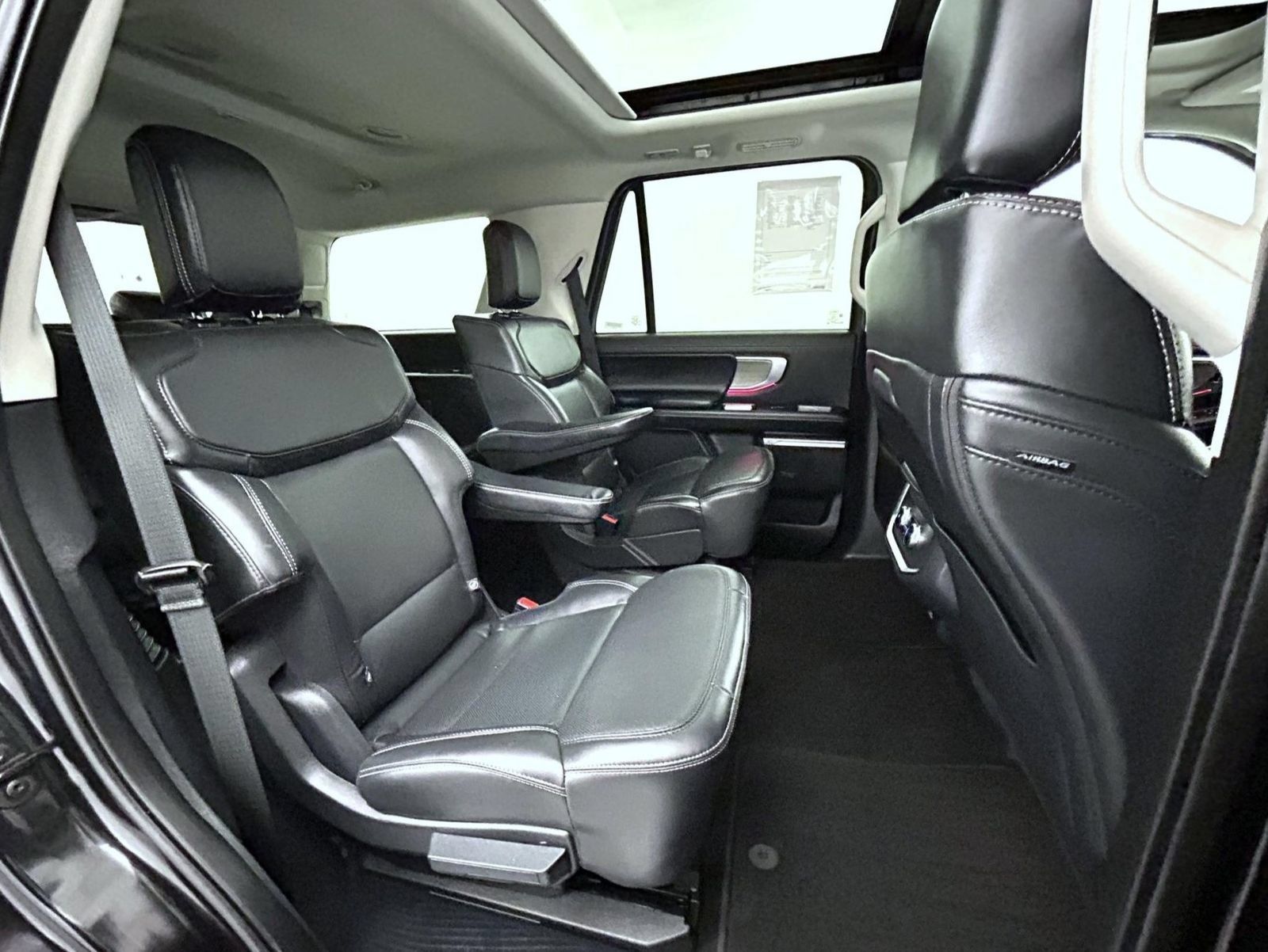 Used 2025 Ford Expedition Platinum AWD/4WD image 19