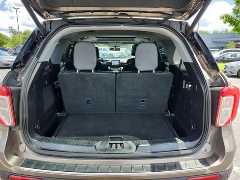 Used 2021 Ford Explorer Limited w/ Equipment Group 301A AWD/4WD image 19