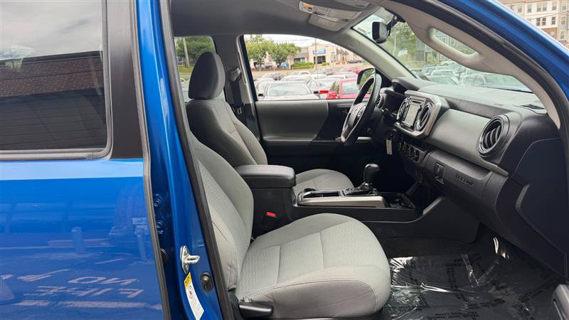 Used 2017 Toyota Tacoma SR5 AWD/4WD image 6