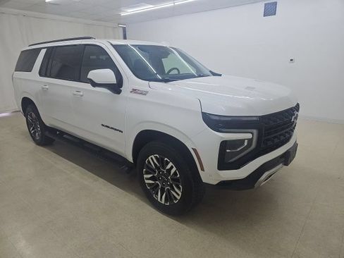 Used 2025 Chevrolet Suburban Z71 AWD/4WD image 16