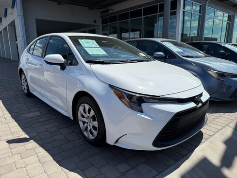 Used 2026 Toyota Corolla LE FWD image 5