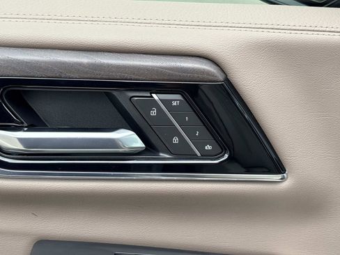 Used 2026 GMC Yukon XL Denali w/ Denali Reserve Package image 13