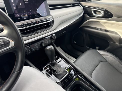 Used 2022 Jeep Compass Limited w/ Sun and Sound Group image 23