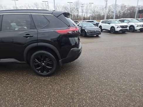 Used 2023 Nissan Rogue SV w/ SV Premium B Package image 5