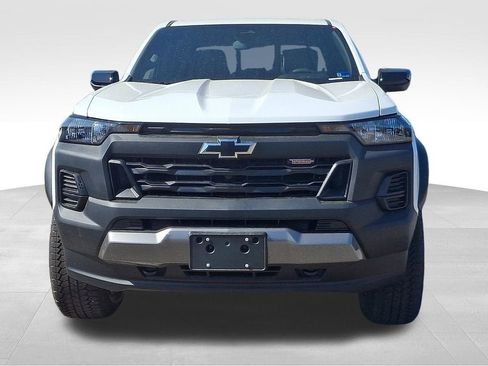 New 2026 Chevrolet Colorado Trail Boss w/ Midnight Edition AWD/4WD image 2