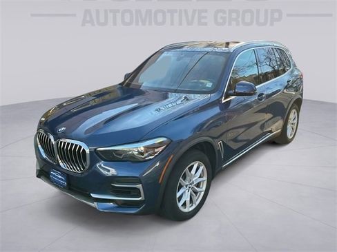 Used 2023 BMW X5 xDrive40i w/ Premium Package image 2