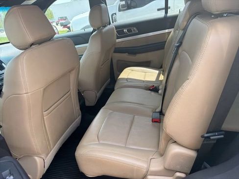 Used 2016 Ford Explorer XLT w/ Equipment Group 202A AWD/4WD image 7