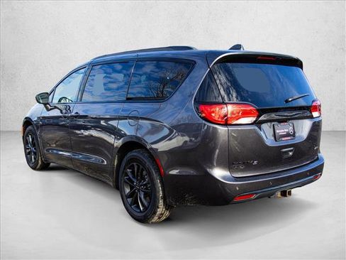 Used 2020 Chrysler Pacifica Touring-L image 7