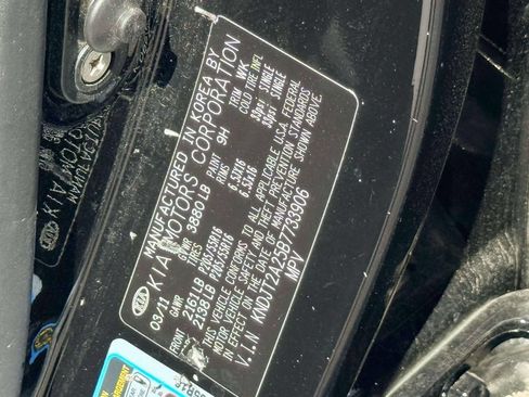 Used 2011 Kia Soul + FWD image 11