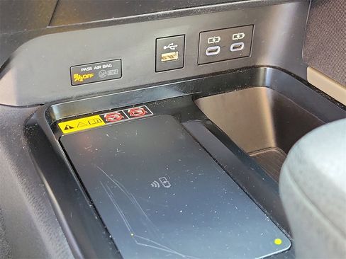 Used 2025 Toyota Camry LE image 30