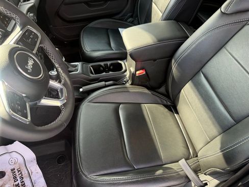 Used 2023 Jeep Wrangler Unlimited Sahara image 15
